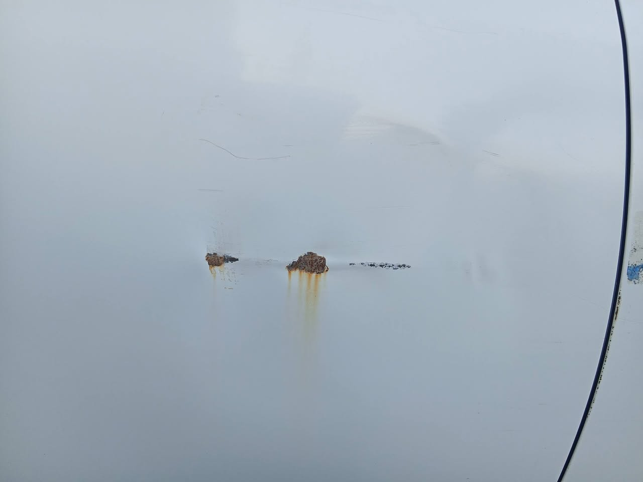 السلام عليكم ورحمة الله
تيكو موديل 13 اوتو  مكينة  وكير وتخم  تاير  مكفولات  

  دعامية مبدلة من غير دعمة للجمالية  نقص غاز تبريد

غير شي مسؤول عنة السيارة بسمي ***********
