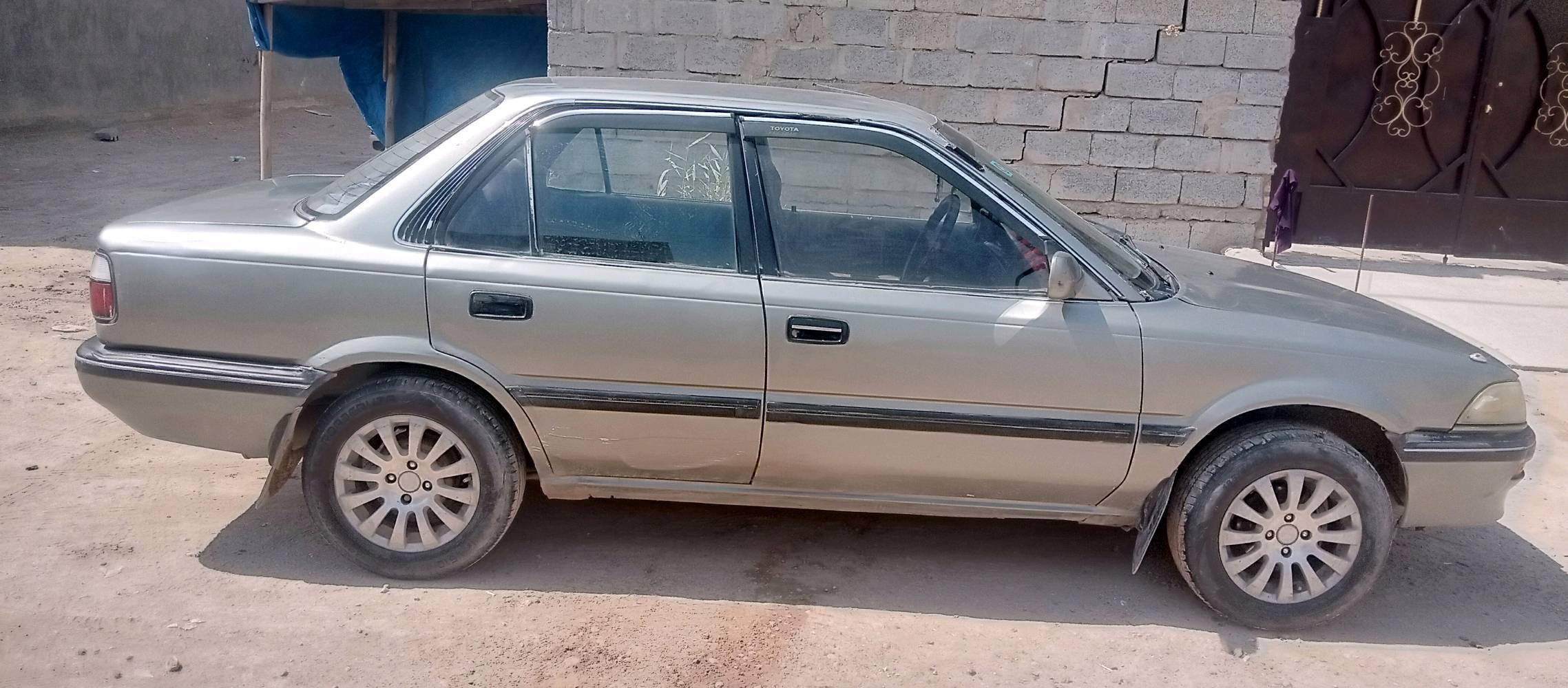 سلام عليكم كورلا موديل 90 
مصبوغة عام ضربته بل جنطة كفالة كير ومحرك كشرهه نضيف جام كهربائي سياره نضيفة مناقصه شي 
واذا اكو مراوس ابتكتك اراوس حسب القناعة