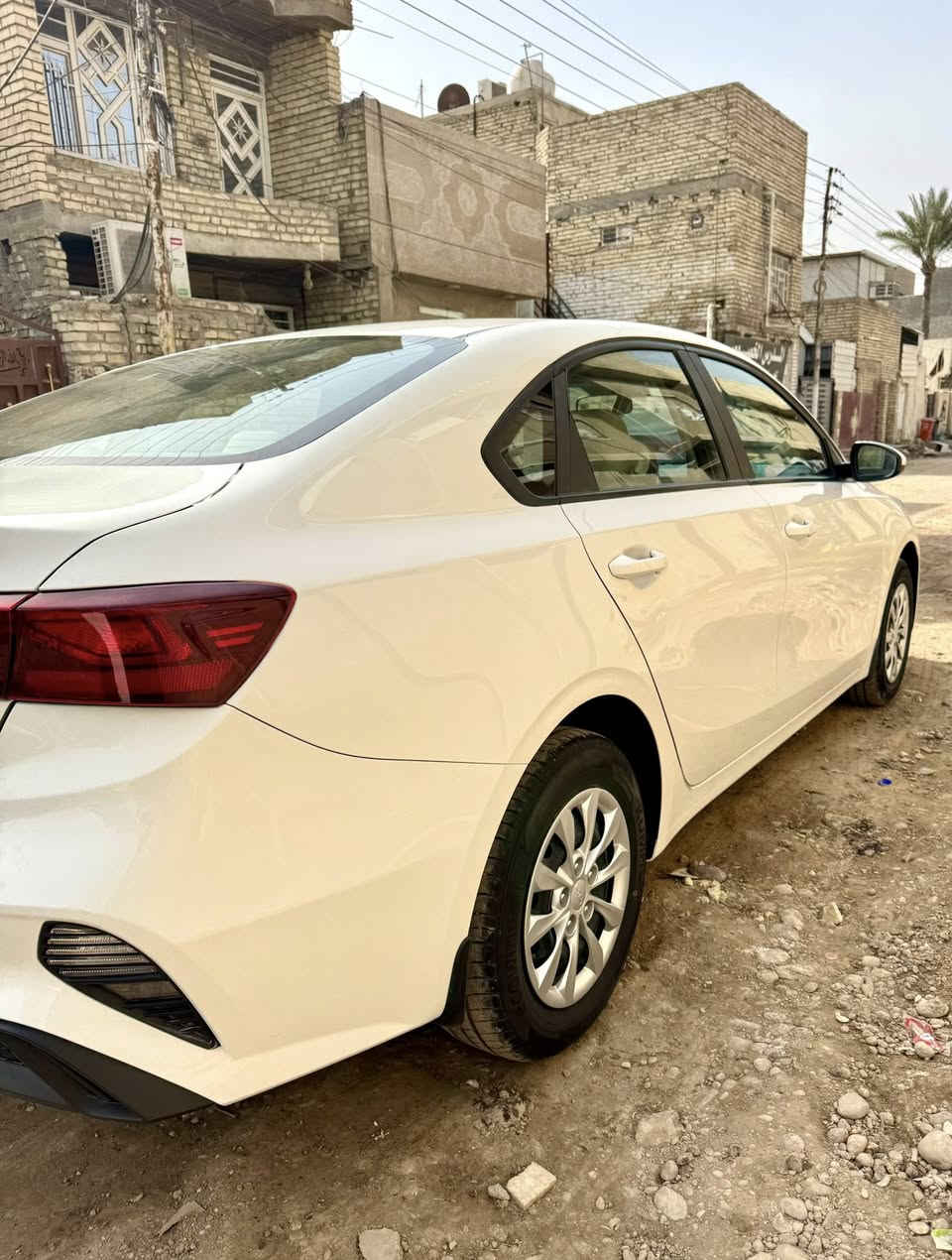 سلام عليكم سيراتو للبيع خليجي موديل ٢٤ مكفوله كفاله عامه من كلشي جديده جدا ماشيه ٢٥ محرك ٢٠٠٠ تحكمات ستيرن كشنات مخمل داخل بيجي شاشه بسمي تحويل مباشر سكن بغداد الغزاليه تلفون*********** السعر ١٨٢ وبيهامجال
