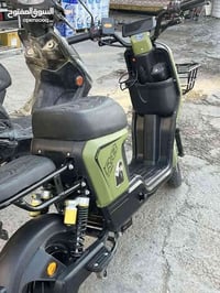 دراجه R8 2025  ماشيه 2000 فقط السعره 425 وبيه مجال بسيط للطيبين العنوا...