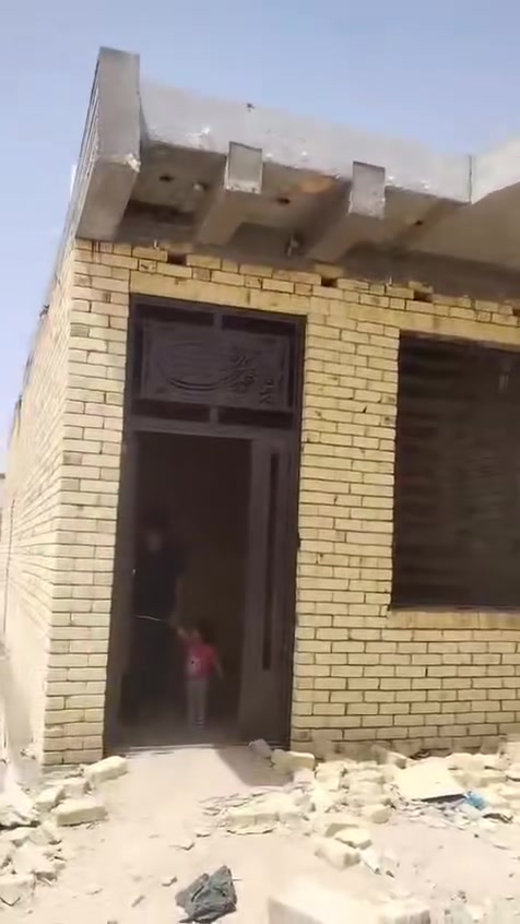 بيت للبيع قبل سيطره زبيديه يتكون من غرفتين + صالتين + ديوانيه 8 متر  بيت 180 متر زائد قطعه 180 متر  طابوگ زائد صب درجه اوله لبيت زراعي 
***********
