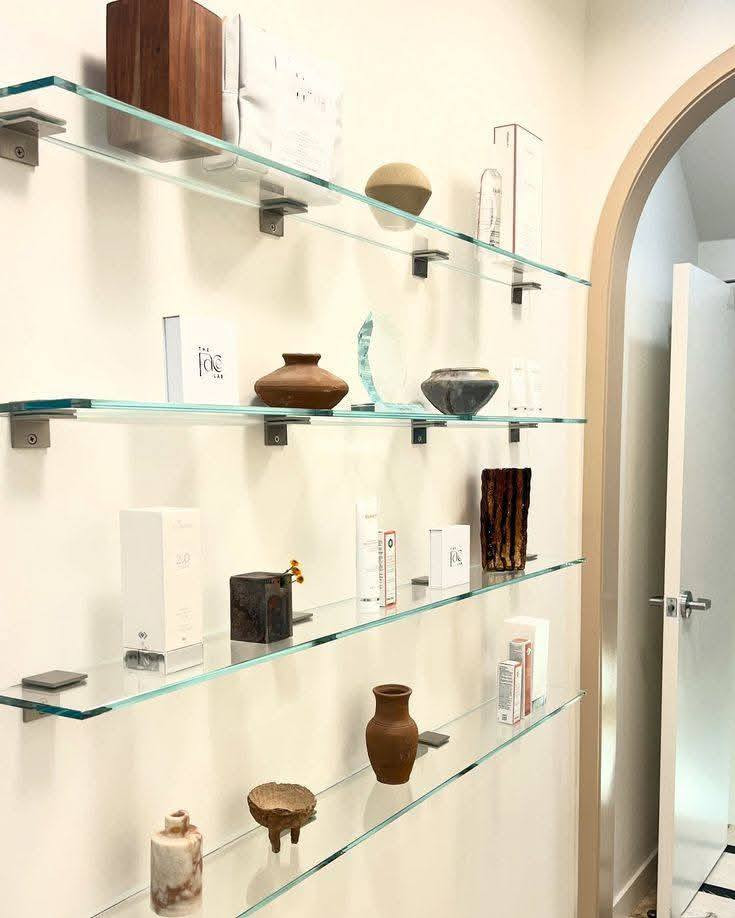 اعمال زجاجية متنوعه كادر مختص بالعمل.....*********** واتساب
