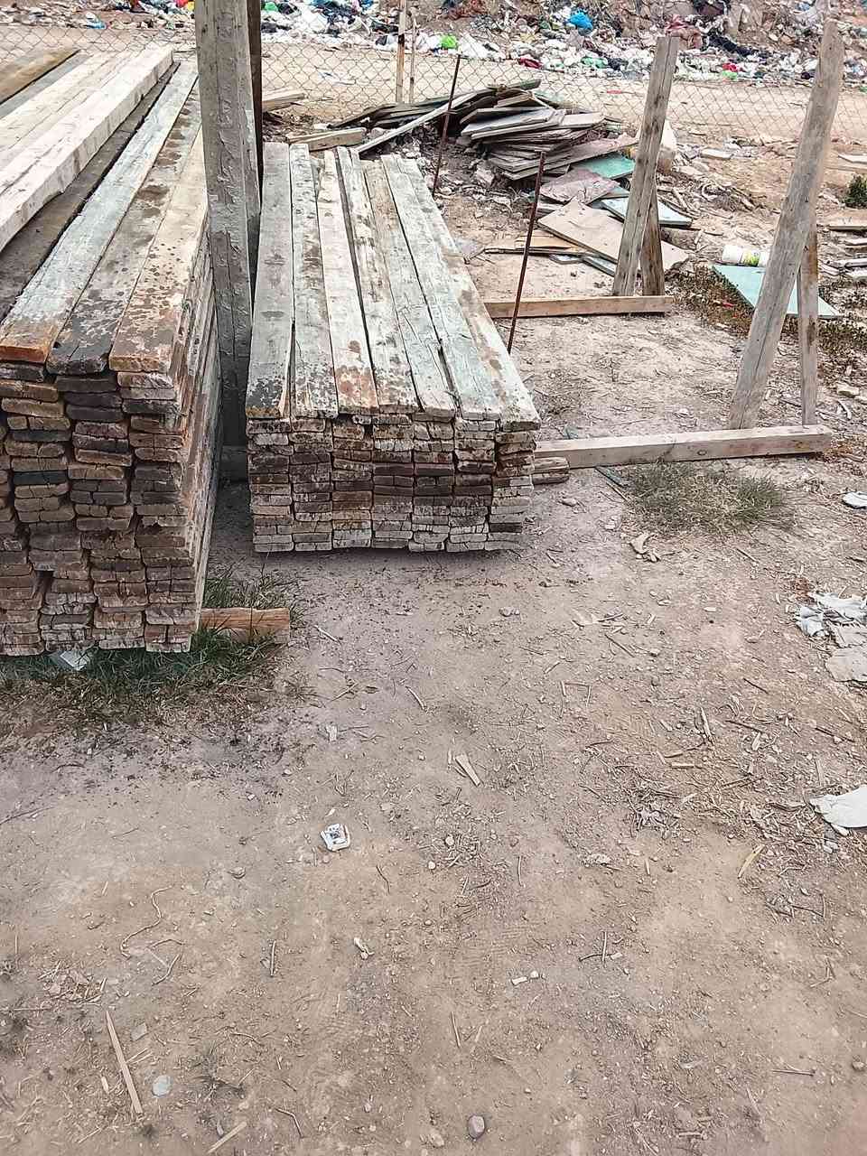 سلام عليكم غالب خشب للبيع مكعبين ونص اربعه ومكعب لوح ثلاثه مكعب سير ثلاثه مكعبين  مقاصير المجموع ست مكاعب اتصال برقم ***********
