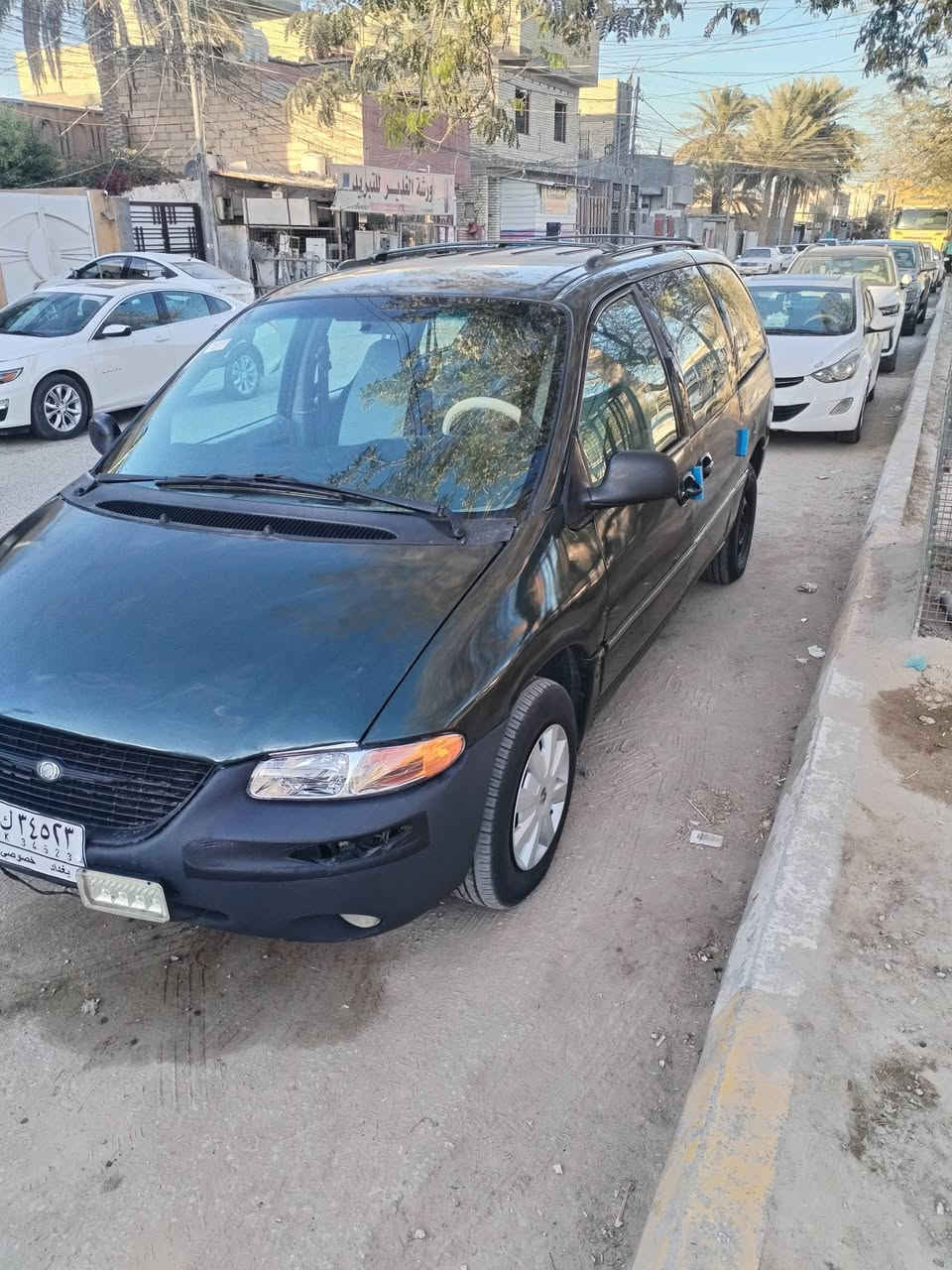 السلام عليكم للبيع دوج كرفان موديل 2000 رقم بغداد تحويل مباشر محرك وكير وحداديه جدد تبريد ثلج 7راكب مصبوغه حزام للجماليه فقط مكاني كربلاء *********** سعرهه 55قفل
