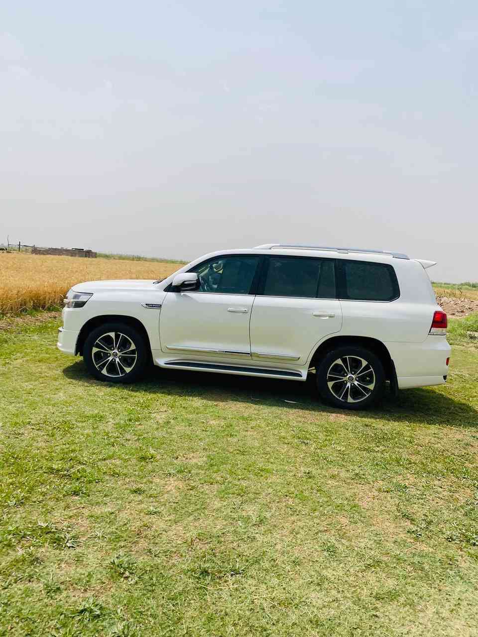 السلام عليكم للبيع لاندكروز موديل 2020 ساز باب اول رقم أربيل الجديد بسمي تريد تحويل أو وكاله سياره مكفولة كفاله عامه من صبغ والتبديل وفتح. 
فول مواصفات 1/1
بصمه تشغيل 
فتحه سلايت
كشنات ثنين كهرباء ثلاث حركات 
كشنات جلد اصلي
زراكات

جنطه شفط
شاحن 
دبل ماوس
مثبت سرعه
سبعه راكب
ثلاث قطع تبريد
مطفايه حريق
محرك V6 
8ايرباك
حساس امامي
حساس خلفي
تحكمات ستيرن كامله
كامرة دوارة
وباقي مواصفات ساز معروفه. 
 ماشيه(120)الف حقيقي
السعر( 5٦٠)ورقه $ وبيها مجال 
اللاستفسار اتصل على الرقم
***********
*********** فقط واتساب مكاني واسط الزبيديه
