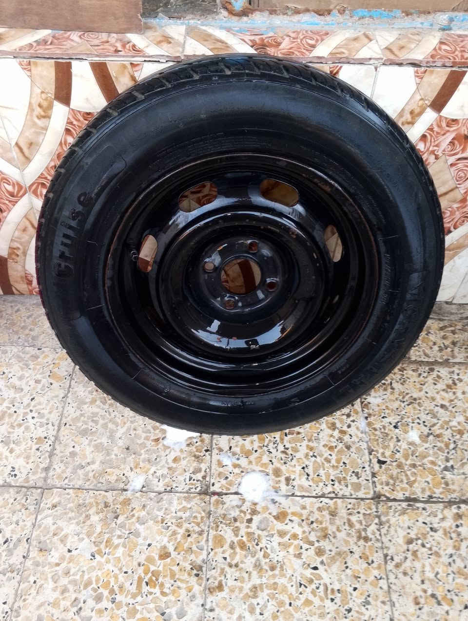السلام عليكم تاير سبير كامل  نضيف للبيع قياس 15
الاتصال على هذا رقم ***********
بيه واتساب
