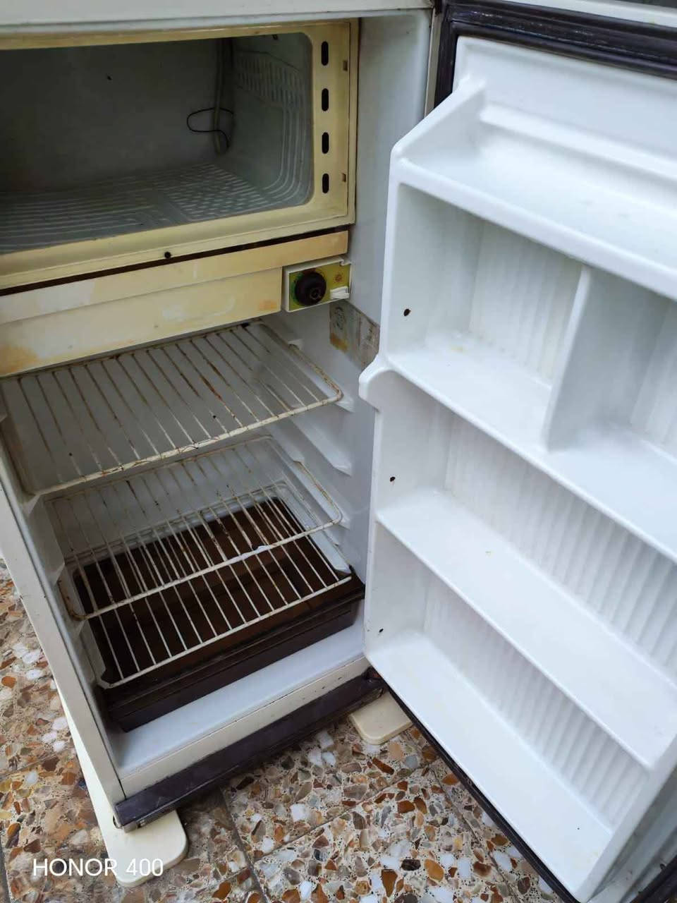 ثلاجة للبيع
نظيفة وتعمل بشكل جيد 👍
تبريد ممتاز، مناسبة للبيت أو الدكان
حجم متوسط، مع فريزر علوي ❄️
الحالة: مستعملة ونظيفة
المكان: حي التراث
السعر: 100 ألف فقط 💰 بغداد, العراق


**إذا كنت صاحب هذا الإعلان وتريد حذفه لأي سبب، رجاءا أرسل رسالة إلى الدعم الفني**