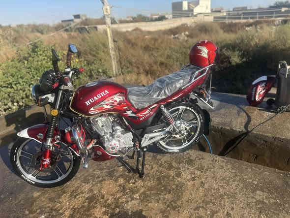 هايوشه ٢٣جلخ مابيها شرط وضع الشركه مال جناي ونضافه شحجيلك قليل ويه بصمات سويجات ورقه وحده بدون كمرك 
بيع أو مراوس سعره مليون و١٠٠وبيها مجال 
سوكً كلشي 
مكاني القائم حصيبه علا حدود سوريه 
رقمي ***********
