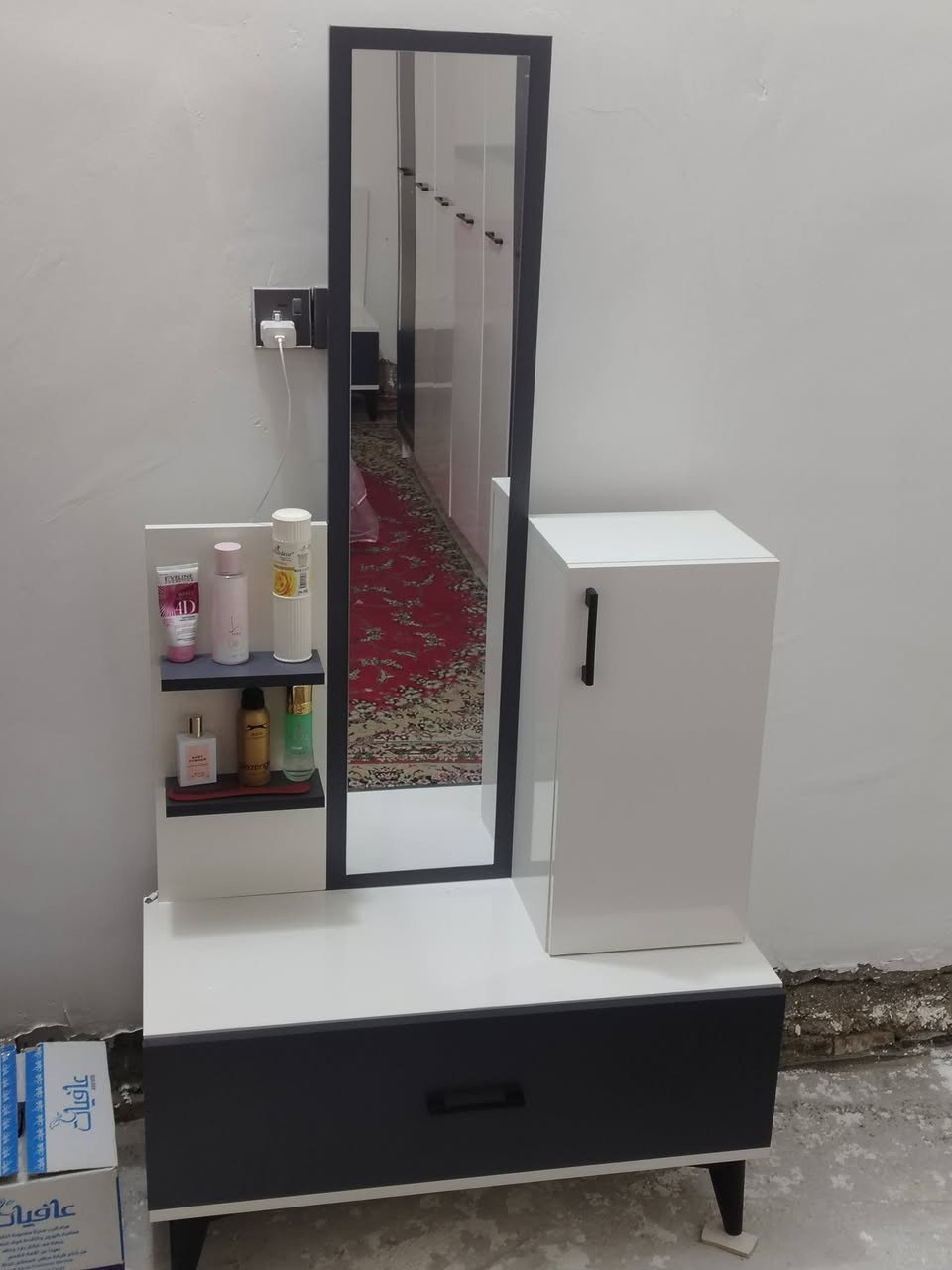 السلام عليكم غرفة تركية نضيفه كلش نضافته مية من مية خمس قطع وية دوشك الجرباية يصرن ست قطع كنتور او جرباية كومديات اثنين او ميز اتواليت او دوشك جرباية ملاحظة الدوشك سعرة وحده المكان الديوانية المركز ***********
