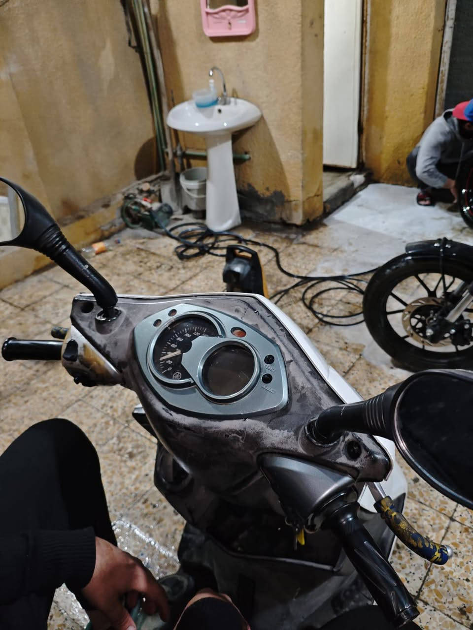 السلام عليكم....!
سكنس فحل (ياباني) للبيع 

(الياباني) نوزل خطين قبق نفخ

   . مكفولة كفالة عامة .

محرك (ما مفتوح). كفالة

جيب فيترك وتعال 

كهربائيات كلهة شغالة 

اشاير بلوجكترات كل شي شغال

كفرات ابلادية ( ابيض)

تخم تاير جديد (تايوان) اصلي .

ادامة اكلجان ( امبدلات جدد)

لايت لد ثلجي 

سكن رماش (اخضر)

الدراجة ما نقصهة اي شي 

 :. السعر : 750 الف

:.الموقع : بغداد البلديات تقاطع المرور

:. للتواصل

رقم : ***********  اوخاص
