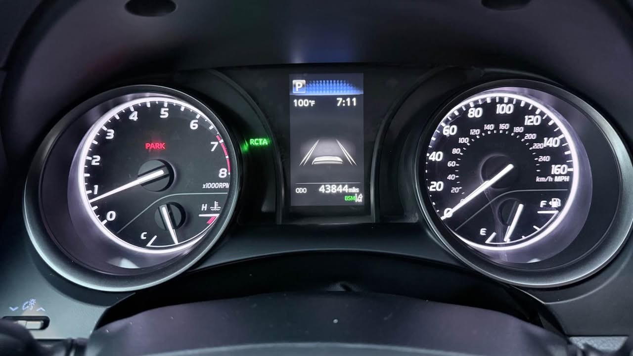 Toyota camry 2021 se++ 
سەیرەکو فول مواسە فاتە سلایتە خوتی جادە یە مەکینەو گێڕ بە شەرت رادار بە شەرت یەک پارچەی بۆیاخە بێ ناو ئێرباگ 
بەس سوکان تەقیوە بیلاد داندراوە تەوە ***********
*********** السليمانية, العراق
