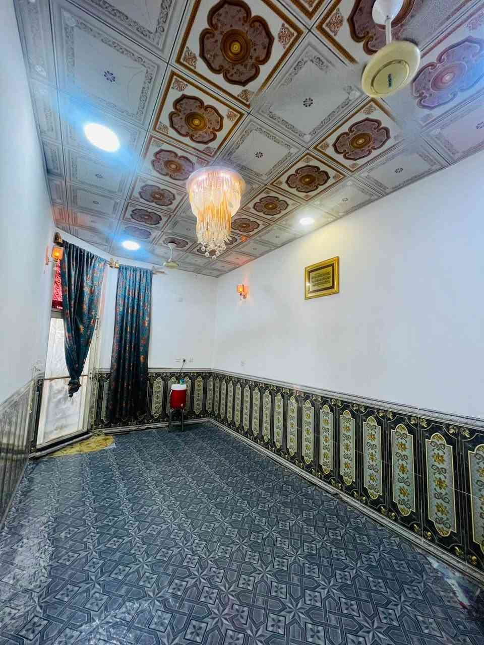 سلام عليكم بيت للبيع بحي الزهور المساحة 120 متر طابقين سنة البناء 2018 مطلوب للاسكان 15 مليون التسديد بل شهر 175 يحتوي البيت على اربع غرف نوم ومطبخ وصالة وبراني وصحيات عدد 2 البيت نقص فقط ارضية الطابق الاول والطابق الثاني كامل للاستفسار ***********
