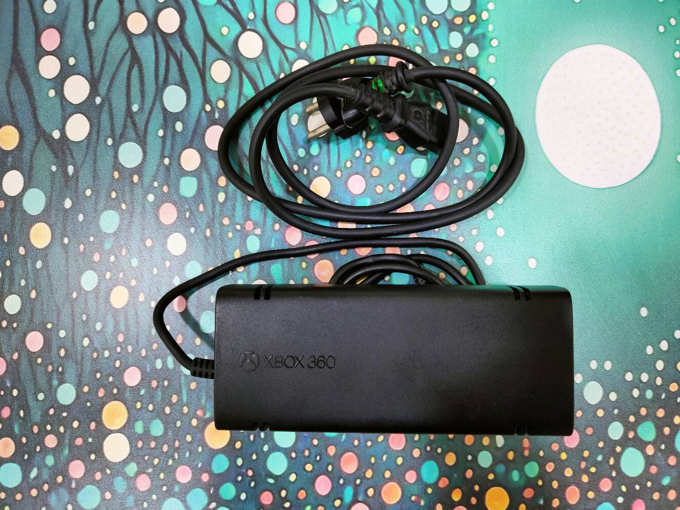 للبيع اكس بوكس 360 سوبر سلم جديد مستخدم قليل ويجي ويا يدة وحدة ما مفتوح الجهاز وبي هواي العاب وكلهن قويات منهن GTA 5 و FIFA19 و Call of Duty و Minecraft و The Smurfs 2 و WWE 2K17 و Forza Horizon 2 وهواي بعد وعنواني الدورة المهدية الثانية