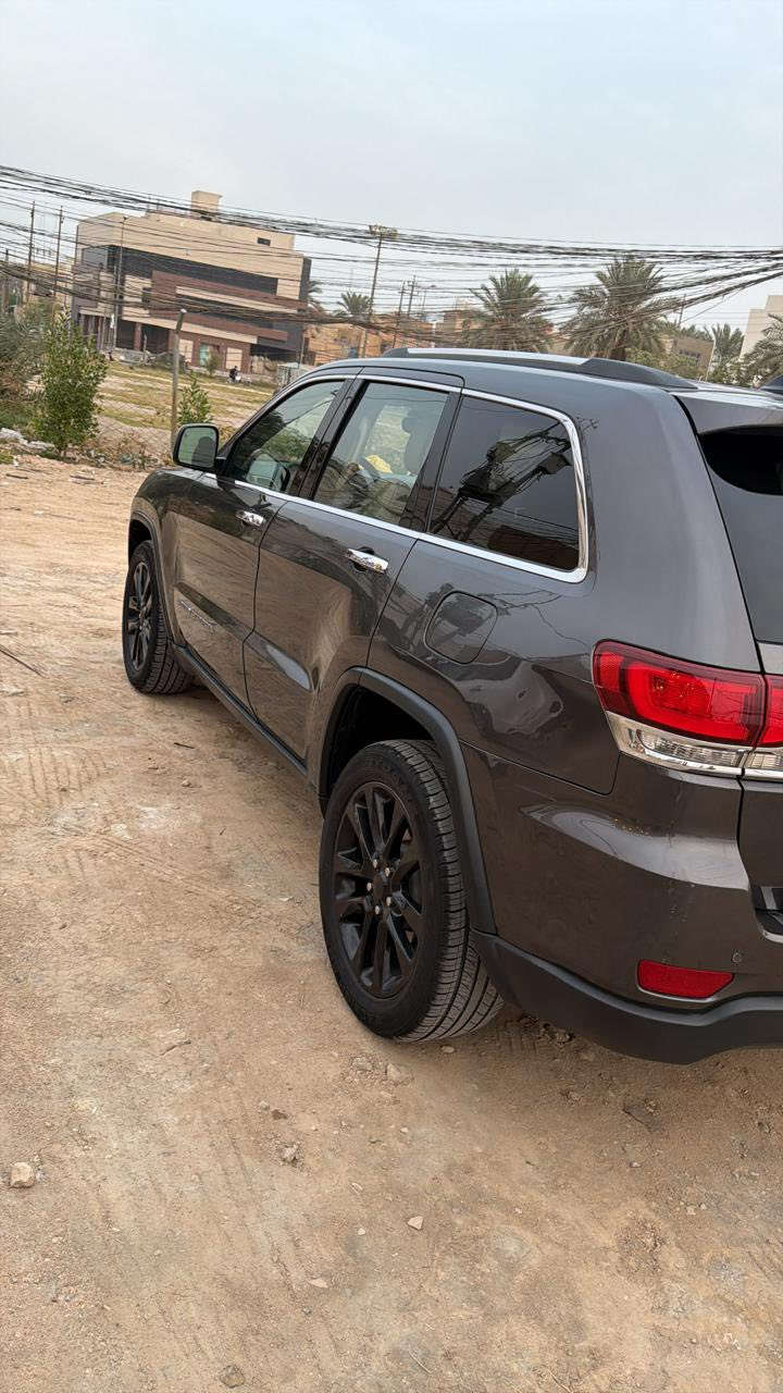 السلام عليكم 
للبيع👍
جيب شيروكي موديل 2020
لمتد💪
وارد امريكي
حادثها جاملغ وبنيد 😞 
مواصفات لمتد معروفة 👐
بيها مشكله بالمكينة 🤕
بس تمشي سريع وين متريد توصلك 😇
سيارة حلوه وجاهزه 
رقمها بغداد سنوية جديده كلش 🤗
سعرها 187 وقابل للتفاوض 🙂‍↕️
مكانها كربلاء المقدسة ❤️❤️
***********
