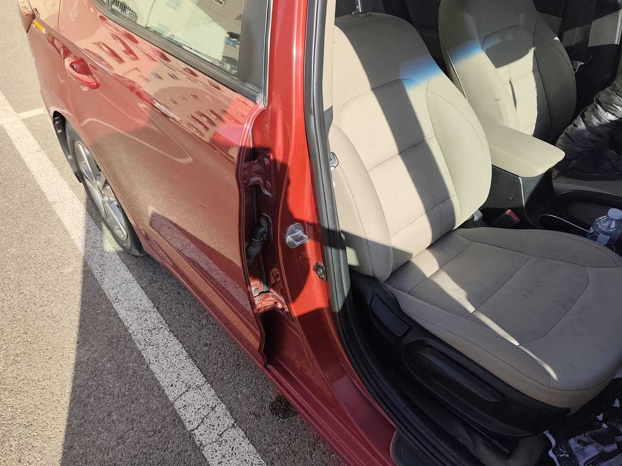 مواصفات :
١.بصمه تشغيل وبصمة ابواب عدد ٢
٢.فتحة سلايد روف
٣.محرك ٢٠٠٠ دوش مكفول وكير مكفول
٤.تحكم ستيرن
٥.رقم بغداد
٦.حدادية بحالة جيدة
٧.باتري جديد
٨.تدفئة كشنات
٩.السيارة ماشية ٩٨ الف 
١٠.لايت زنون.......تشبع مسبّة من وراه😁😅
١١.مراية وسطية ذاتية التعتيم
١٢.وارد أميركي ضررها موضح بالصور مع حادث بسيط بالعراق موضح بالصور ايضآ
١٣.نقص السيارة دسكات فقط +دعامية الخلفية لونها يختلف (ملاونه)
١٤.رادرات جانبية خلفية
١٥. السعر 125   للاتصال *********** مكاني بغداد وحلة
