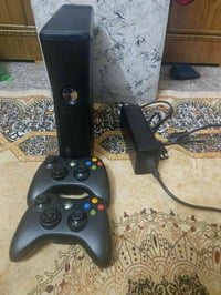 اكس بوكس 360 كامل ملحقات و مهكر ويا يدات ثنين اصليات سعر 120  07765747...