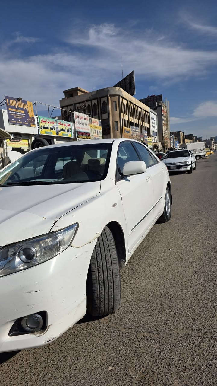 سلام عليكم للبيع كامري ٢٠٠٧ خليجي محدثة ١١ رقم بصرة مميز السيارة جاهزة حدادية تخم تاير كير كفالة محرك بي خيط تبخير السيارة بيها شبر صبغ بالجاملغ الامامي وبارد بالجاملغ الخلفي والبنيد بي تعديل السيارة شاشة كامرة حساسات خلفية بردة خلفية كشن كهرباء منضومة زنون السعر مع الرقم ١١٥ وبيها مجال ***********
