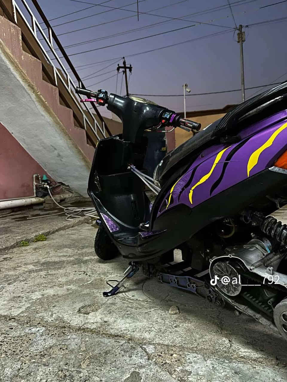 دراجه للبيع اوراق كامله بأسمي السعر 4٠٠لل ستفسار خابر ع الرقم ***********
