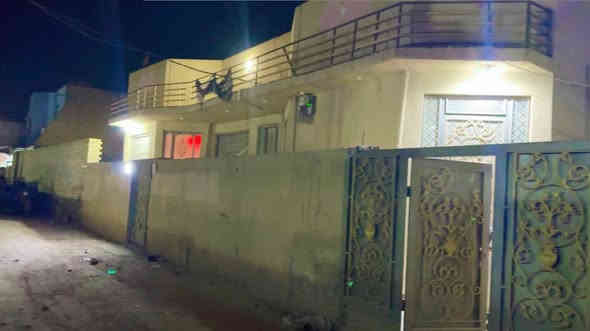 بيت للبيع مكانه السماوه  عد ال معالي   خامس بيت عن الشارع الرئيسي السايدين مساحته ٢٢٥ متر زراعي قرار محكمه  رقم التطويب موجود  البيت بناء مسلح  طابق ونص   يحتوي على غرف عدد ٣ وبراني ومطبخ وصاله   وصحيات داخليه وخارجيه  السعر ٦٨ وبي مجال لشراي
***********
