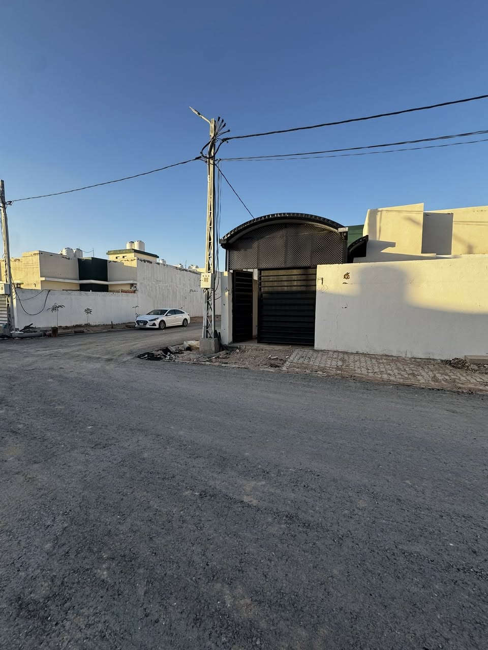 دار للبيع في مجمع بتراب

* المساحة: 200م جاهز للسكن
*ركن موقع مميز خلف شارع ستين 
بناء طابوق جمهوري صبه رفت 
غرفتين صاله ستقبال مطبخ ٢ صحيات 
سند حر 
الاستفسار اتصال 
***********
