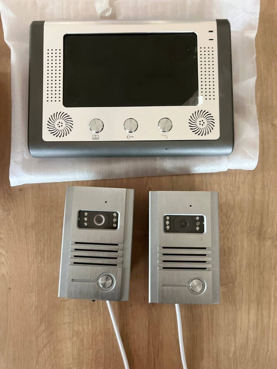 نظام اتصال داخلي مرئي للباب (Video Door Phone)، ويُستخدم لمشاهدة الزوار


**إذا كنت صاحب هذا الإعلان وتريد حذفه لأي سبب، رجاءا أرسل رسالة إلى الدعم الفني**