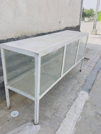 ميز عدد 2 للبيع + باب 07708759668