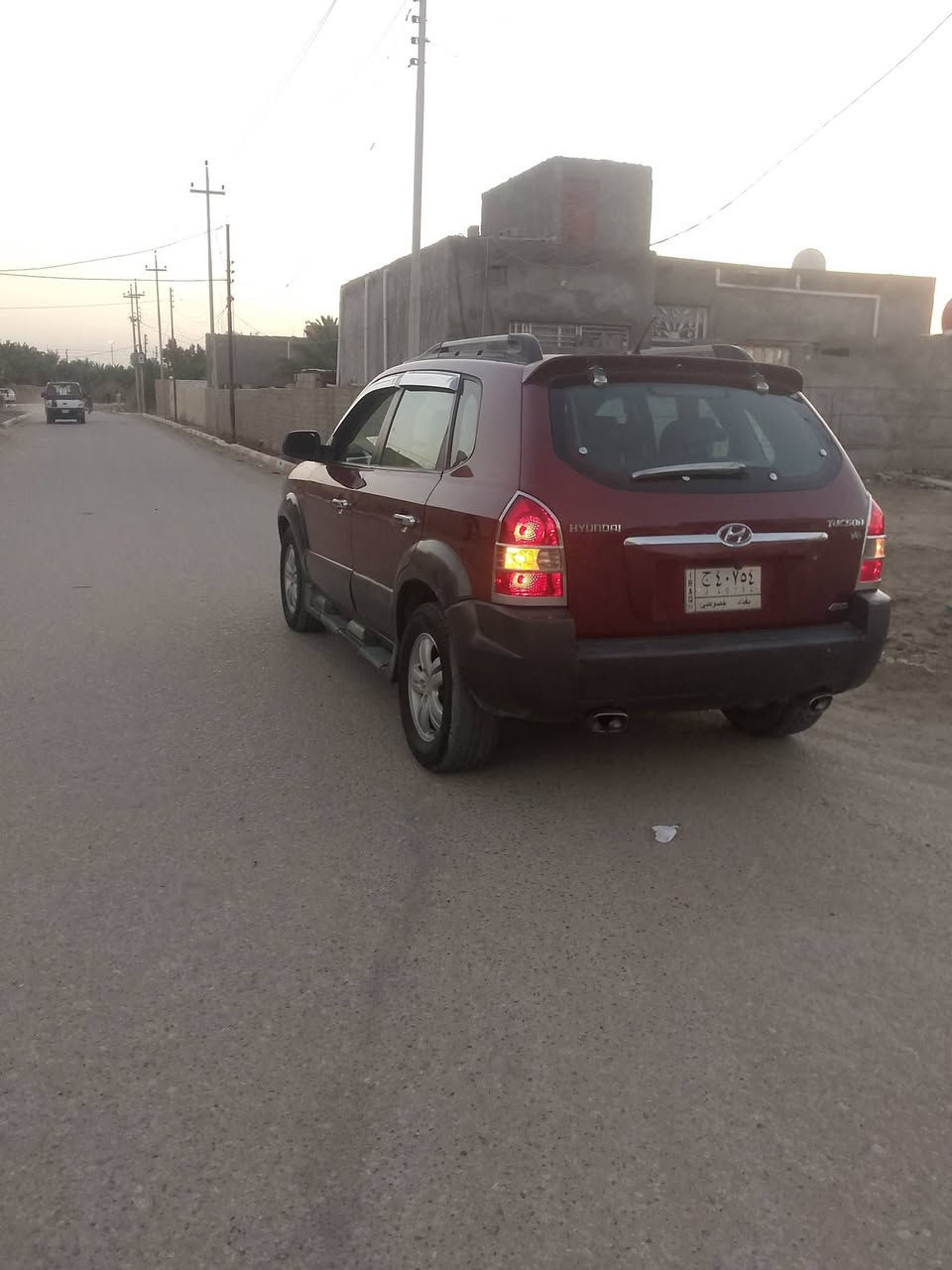 سلام عليكم توسان موديل 2006 مكفوله من الضربه بيه بس بنيد مبدل بيه رشات صبغ بصيطه سيارة جديده حيل تخم تاير جديد حداديه جديده دواخل جديده تبريد ثلج مكينه  رقم بغداد السيارة بسمي تريد وكاله تريد تحويل سنويته صاقطه مامبدل بيه اي شي بس بنيد السيارة جاهزه الف ماذب عليه كير ومكينه شرط عنواني ناصرية سوك الشيوخ سعره 80 وبيه مجال رقم التلفون ***********
