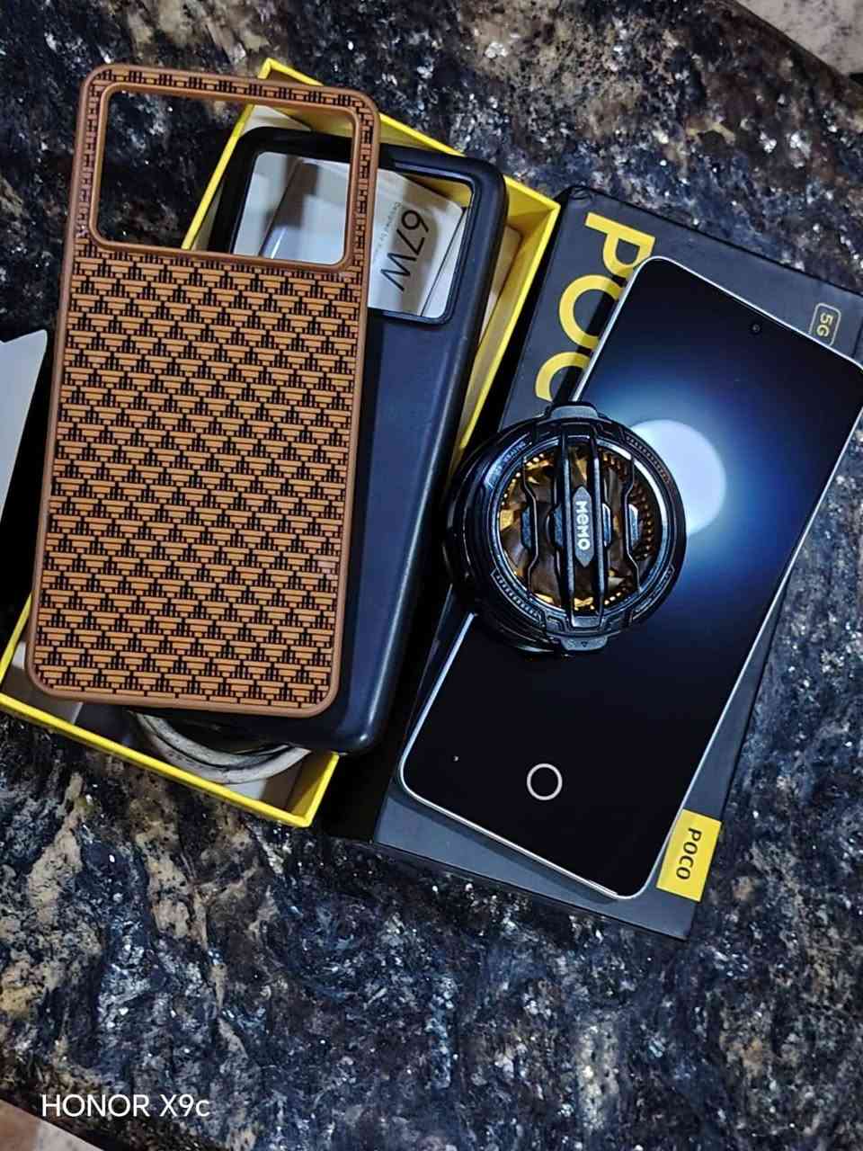 بوكو اكس 6 برو 5 g مستخدم
ذاكرة ٥١٢ رام ١٢
استخدامي الشخصي ماداخل صيانة مكفول 
بيه شخوط بالحواف ومثل ماظاهر بالصور
كارتونة وشاحنة وكفر الجهاز 
كفر زايد ومبرد هدية
مكاني بغداد الغزالية 
سعر 270 وبيه مجال بسيط مال جية
تواصل واتس ***********

