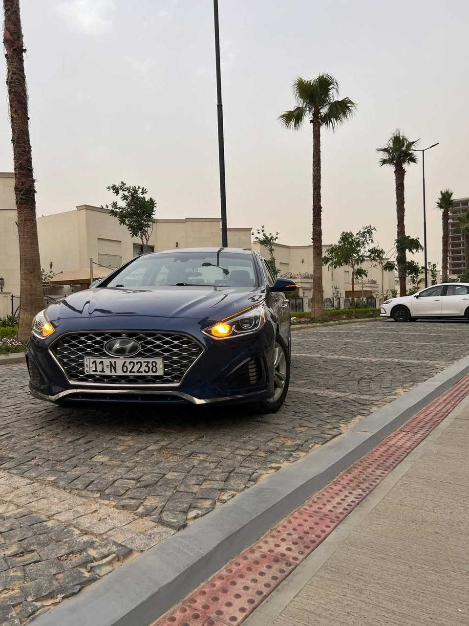 هيونداي سوناتا موديل 2019 لون ازرك جويتي
صورة الحادث مرفقة
هيونداي سوناتا موديل 2019 لون ازرك جويتي 
حادث بنيد و جاملغ عكس السايق بدون ايرباك 
محرك السيارة 2.4L
السيارة فول مواصفات لمتد limited 
رادار امامي و تحديد مسار و رادار جانبي 
فتحة 
كشنات جلد كهرباء السايق و الراكب و تدفئة و تبريد بالكشنات مع خزن ميموري وضعيتين  و تدفئة ستيرن 
بصمة 
لايت و بكلايت led و الايت متحرك 
شاشة جبيرة تدعم apple car play و android auto 
هاند بريك كهربائي مع خاصية اوتو هولد 
تبريد قطعتين امامي و خلفي 
نظام ترحيب ذكي 
ويل 17 رياضي 
السيارة ماشية 62
مكان السيارة بغداد الحرية 
سعر السيارة 143 $ قابل للتفاوض 
للاستفسار ***********
