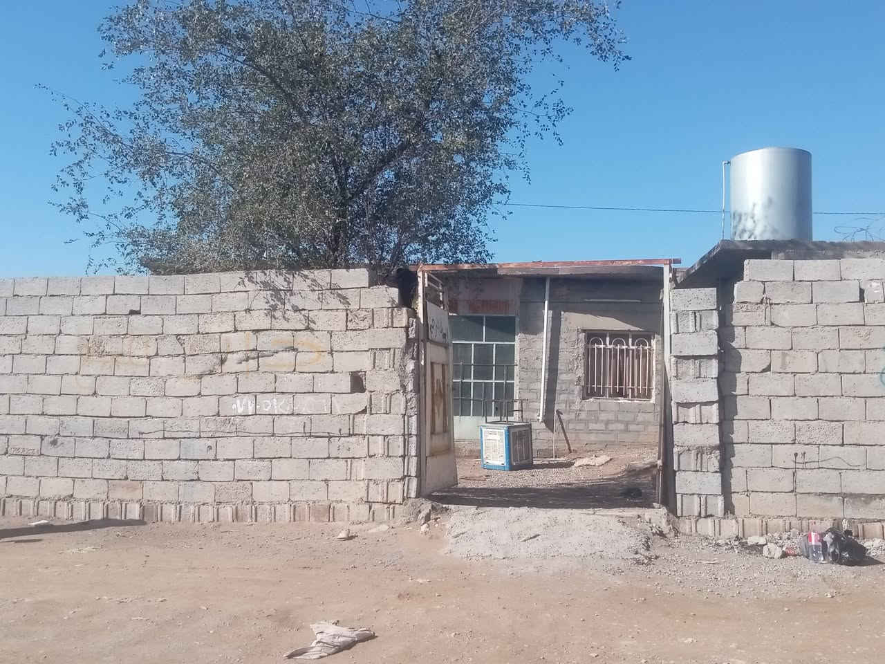 بيت هيكل بمنطقه جميله قريب على مدينه الالعاب مساحه البيت 250 متر هيكل السعر 25,000,000 وبي مجال***********
