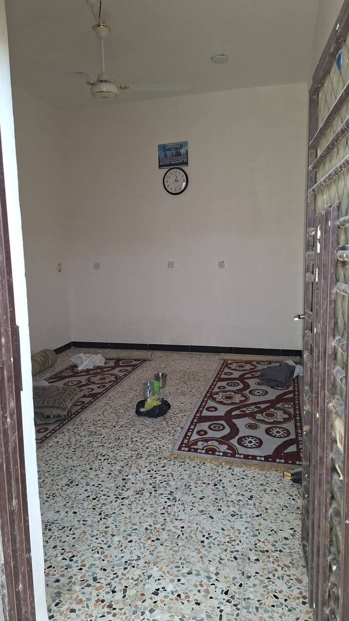 بيت للايجار ١٠٠م جاهز مع خط مولده ذهبي تانكيات ماء وسخان بناء جديد في التاجيه للاتصال ***********
