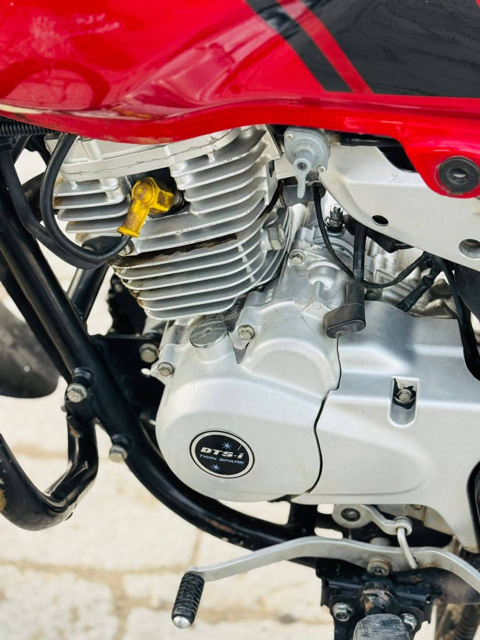 دراجه اوتو بوكسر
موديل 2021
محرك 150 ما مفتوح
گير لعاب 
دراجه كامله ما بيها كل نقوصات 
سعر بمليون و100 وبيها مجال حك الجيه .
مكاني مدينه قرب مطعم ليمونه
رقم *********** فقط واتساب
ويوجد خاص .
