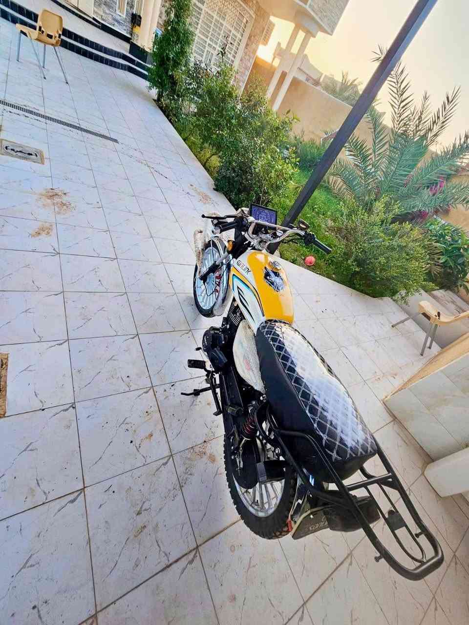 السلام عليكم دراجه للبيع مويل 25 سيفان نضيفه🤌
 مكفوله كفاله عامه كلشي شغال ✨
شاشه تاب اشاير كلهن شغالات♥️
  اوراق موجوده❤️
 العنوان ديالى منصوريه الشط قرب سيطره الغالبيه
السعر 740 وبي مجال حك جيتك الرقم ‏‪***********‬‏
