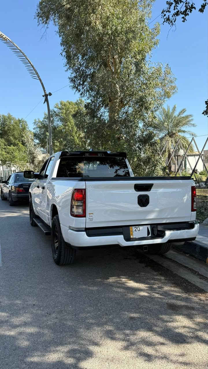 السلام عليكم 
رام Tradesman🤍🔥
الموديل:2023 4×4
وارد امريكي
رقم ديالى الدولي الجديد مميز بأسمي تحويل ثاني يوم
باب قصير بدي طويل 
المحرك: V6 3.6 
المواصفات: Tradesman 🤍
* شاشة صغيرة 
*مقاعد جلد 
*قطعتين تبريد 
*6 راكب 
* فورويل 
*كامرة خلفيه
Auto stop*
*سايد بريك كهربائي
*نظام السحب 
* نظام ال e-torque الكهرباء مساعد بتقليل صرف
* وباقي مواصفات الرام المعروفة

الصبغ: جاملغ وبنيد فقط
المكان: ديالى بعقوبة 
الرقم: ***********
