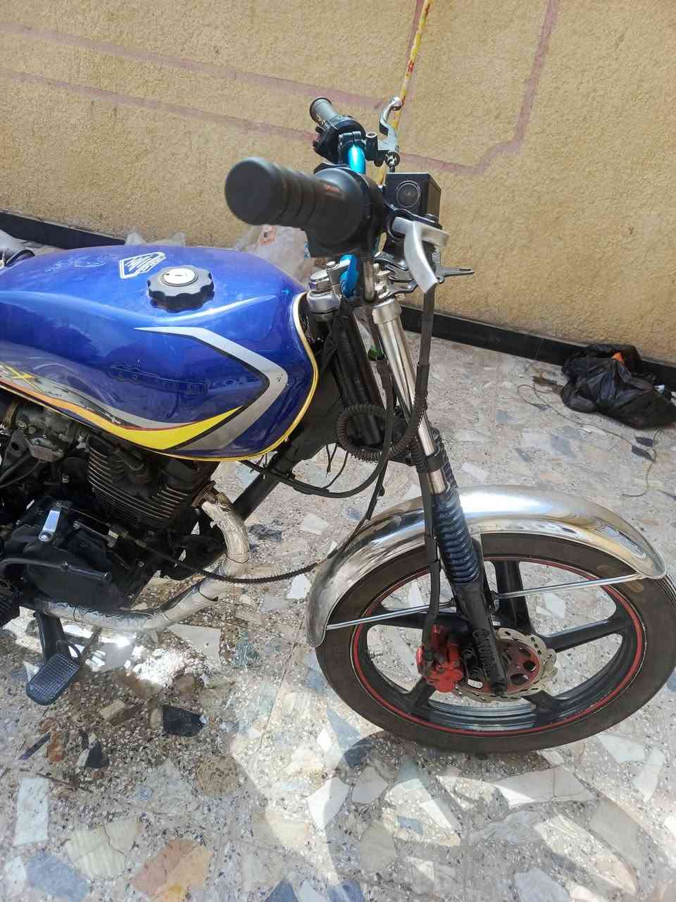 سونك موديل 23مكينه سوده مكفوله كفاله عامه بلاديه مامفتوحه ولاصوت ولادخانه ولانضوح سلف هندر هورن شغال نكرها اول ثاني تعلك زوج تايرات +ويل جديد زنجيل ودشالي جدد دراجه مانقصه شي ترايك وين ماتريد فقط نقصه جوزه ولايت وضفيره موجوده بس ضامه جوه ابريك امامي خلفي جدد يخيطن تخيط دبلات نص عمر  اوراق ضايعه اكفله سرقه سعر400بيه مجال ضالمه تصوير مكاني بغداد رقمي ***********
