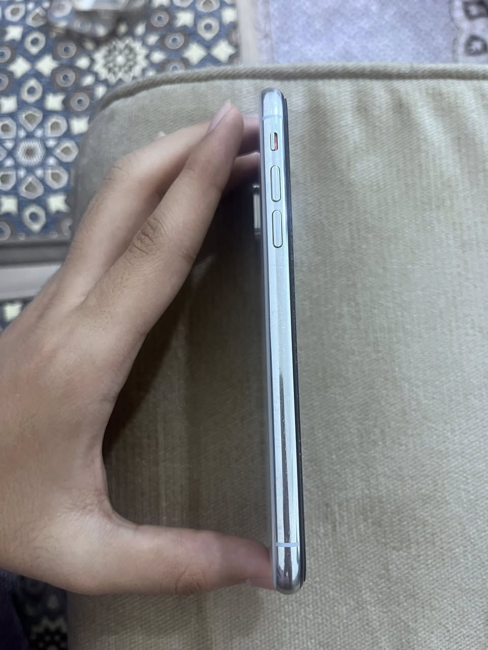 سلام عليكم ايفون x العادي ما مبدل بي ايشي بس البطاريه تقره ١٠٠ الجهاز ذاكرته ٢٥٦ السعر ٢٠٠ وبي مجال بسيط 
الواتساب ***********
الرصيد ***********
