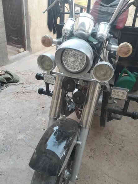 ستوته ام تي ار مكفوله من الركبه للدعاميه اغراض جديد تخم  دبلات  زنون سكنات باتري جديد  موديل 2012 للبيع نظيفه رقم انجليزي وسنويه باسمي مليونين وتلثميه الاستفسار على الرقم ***********
