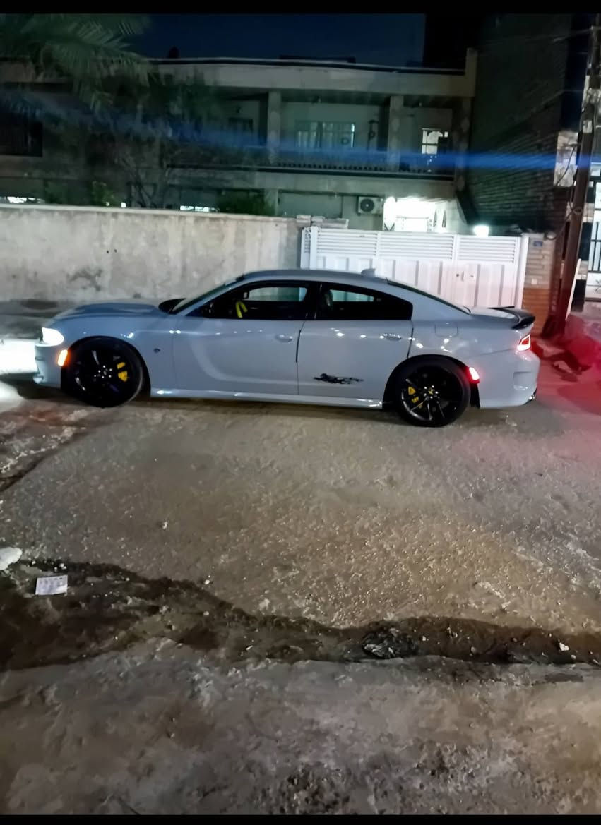 دوج جارجر  ::GT:: سوبر تراك
الموديل :2022
اللون : سموك
العداد : 42 ::
المحرك : V6.  3.6L .

الحادث : موضح بل صور فقط صبغ دعاميتين   بيها طخه شطح بل براكيت مال دعاميه الاماميه. وراجع بارد حادث امريكه الدعاميه   الخلفيه فاتحيها  بامريكه   وبك لايت بلادي اجه ويها بيها ثلاث اربلكات لان لابسين حزلم. راديترات وغاز تبريد بلادي شركه تبريد ثلج  :::

رقم صاحب السيارة ☎️   ***********

المواصفات : السياره فول 1/1 عدئ فتحه 
* مكابح رياضية برمبو اصليه  مع دبلات لون
اصفر . SRT مع كت كامل SRT
شوته رياضي
* ويل قياس 20 انچ اسود . 
بيها صوت  بل اكزوز يختلف عن العاديه: :::
* ستيرن رياضي D . 
* مقاعد رياضية من الجلد والشامو(كنتاره)
* رادار نقطة عمياء + لد ترحيب . 
* مصابيح أمامية اصفر  . 
* كشافات الضباب زنون . 
* المصابيح الأمامية عليها متغير مع اشاره اللد الاصفر الشكل الجديد :::
* الشاشة مع اوپشنات SRT . مع كار بلي 
* سستم صوت الپاين  .
* مقاعد أمامية كهربائية عدد 2 . 
* ذاكرة لحفظ وضعيات الجلوس (ميموري) . 
* مقاعد أمامية تبريد وتدفئة . 
* مقاعد خلفية تدفئة . 
* تشغيل عن بعد . 
* ستيرن كهربائي . 
* تدفئة ستيرن .  
* مرايا متحسسة للاضاءة العالية الوسطيه وجهة السايق.
* كير شفتر بالستيرن .
*تحكم ستيرت كهربائ
*بيها جهاز انتذار مشدور من امريكه
*كامره  دواره 
*مكان سياره بغداد.
