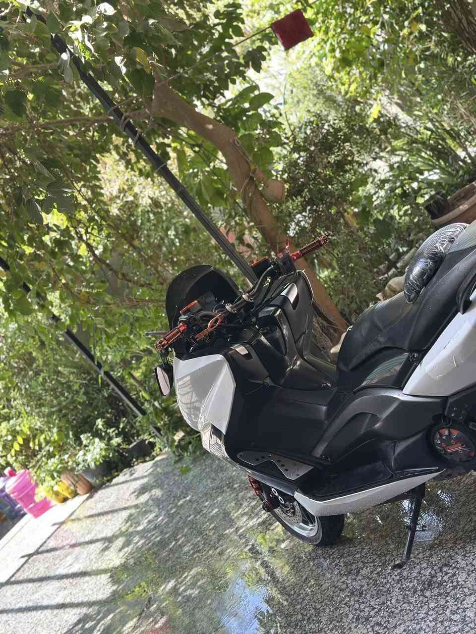 السلام عليكم 
تي ماكس 2011 كفاله عامة 
ورقة مزاد وصور مزاد و وصل معرض 
كفاله من كلشي 
سويجين 
دراجة بيهة تزويد اصلي 
تايرات امامي خلفي اصلي 
لايت زنون ابيض 
بگلايت واشاير خليه 
جاملغ خلفي كاربون فايبر 
مري رياضي 
قباقة كلجات رياضي 
استيرن رايزومة 
يدات بريك عگرب رياضي 
عنابير رياضي 
يدة سايد بريك رياضي 
تجوة بلاديه 
كب تاير خلفي
صالنصة اكربوفيج اصلية
قاعدة رقم 
يدات رياضي 
بانزين محسن 
دهن موتل جديد 
وبيهة هواي غراض 
الدراجة اي نقص ما بيهة 
مكاني بابل المركز 
السعر 35 
***********
