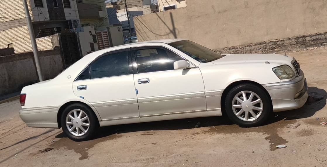 ملكة للبيع مكفولة كفالة عامة من الگص والضربة والاصوليات  رقم كركوك مدفوعة گمرگ باقية على الرقم دكمتين  مري شفط كشانة أربعة كهربائيات بردة خلفية كرستال سيارة خضراوية مكان نجف كوفة حي ميسان ***********
