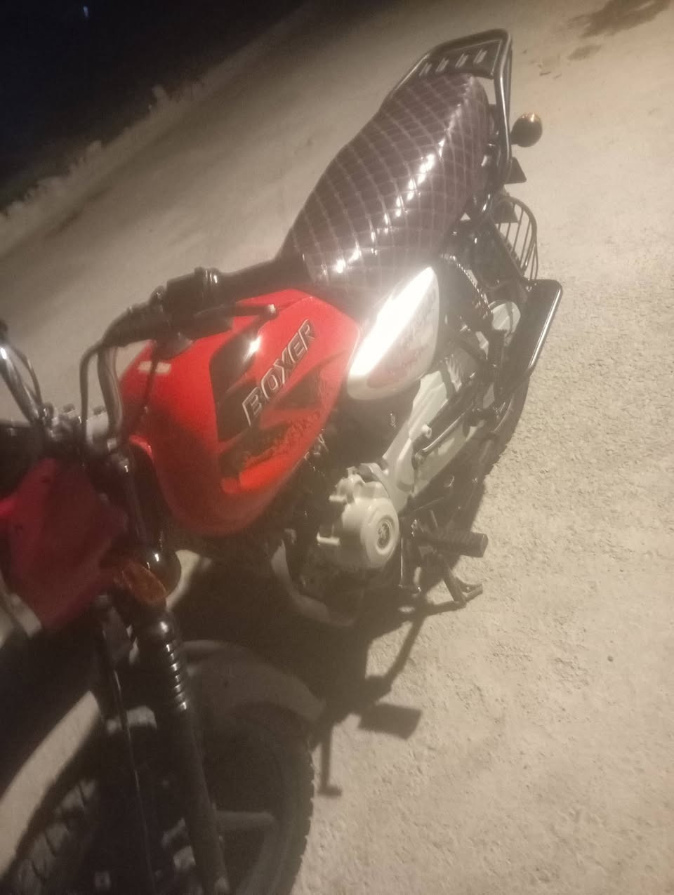 السلام عليكم دراجه بوكسر لبيع موديل 23 دراجه نضيفه وحلوه استخدام منزلي دراجه اي نقص مابيه  بوجهك للشارع كله شغاله الدراجه بدون أوراقه أوراقه ضاعن عندي اكفلك سرقه مكاني بغداد حي اور السعر 900 وبيه مجال لشراي رقمي *********** اتصل وبل خدمه
