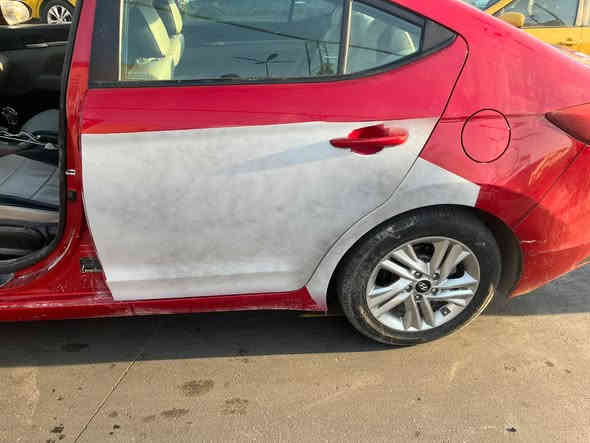 السلام عليكم النترا موديل 2020 محرك 2000 كير AT محور ماشيه 170 الف ميل حادثهه خلفي بامريكا وصار بيهه حادث بلباب خلف السايق هنا بيع مستعجل 125 $ 
*********** مكاني بغداد حي الجهاد
