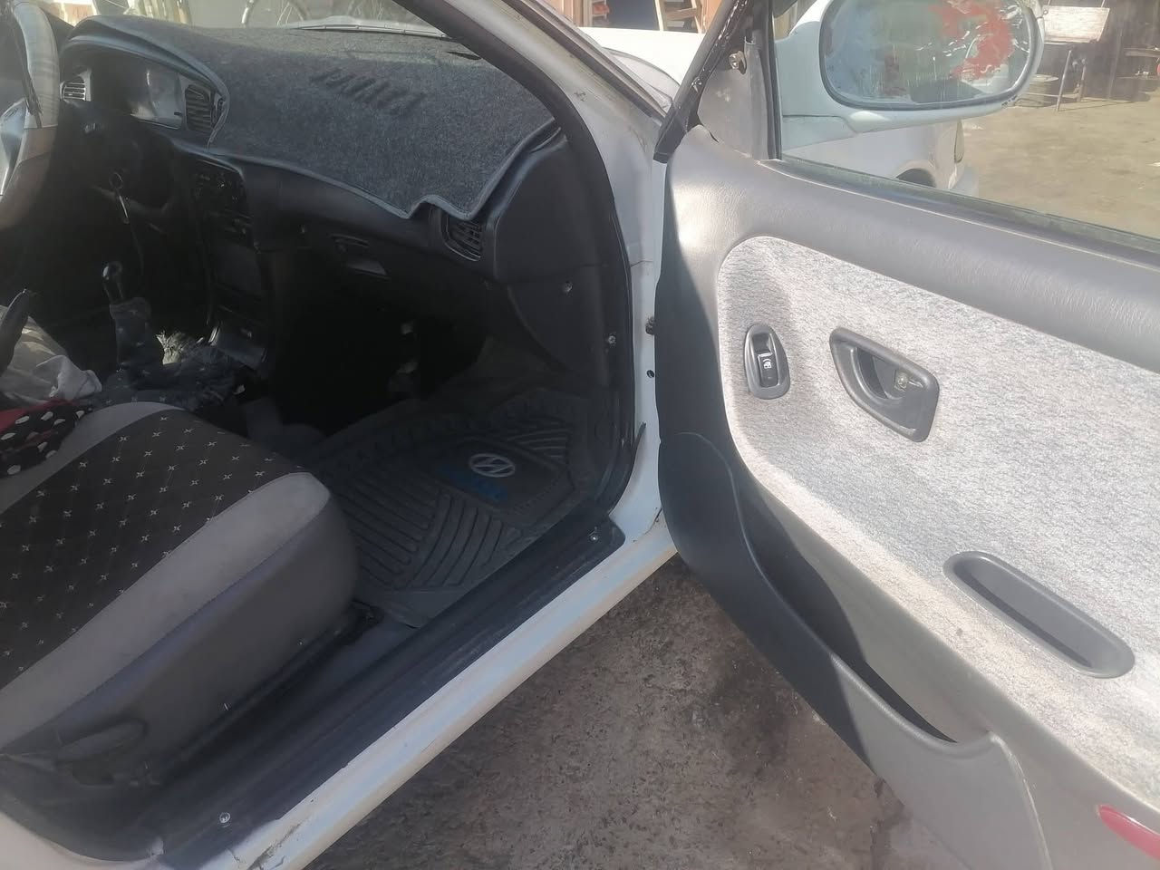 #للبيع
سوناتا تو جاهزه من كولشي فقط تبريد وطوافه بنزين رقم انكليزي بسمي رقم بغداد للتواصل رقم هاتف *********** كير عادي سعر ٤٥ وبيهه مجال العنوان ديالى المقداديه
