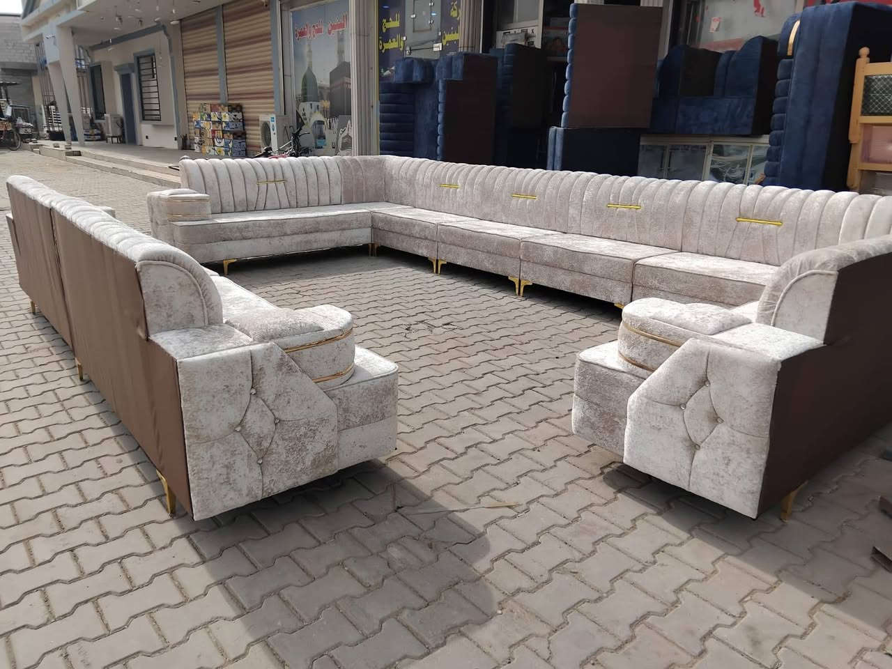 السلام عليكم 
وجبه ديوان ١١ مقاعد ٢٢ جديد شغل بلوك اسود سعر ٣٥٠ و ٣٧٥ 
مكان بعقوبه شارع تحرير بهرز مجاور قاعات بيانو مقابيل مستشفى الحياه استفسار *********** يوجد خدمه توصيل
