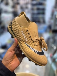 حذاء رياضي جاروب • مقاس ٤١-٤٥ • محل زين العابدين