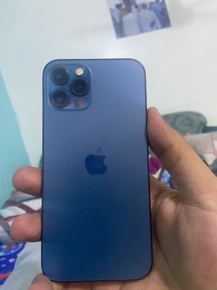 12 برو  ذاكرة 128 بطارية 80 جهاز ماستر وكفاله نضافه ٩٥ بميه للبيع أو مراوس ب 325 بي مجال بسيط كلش
***********
