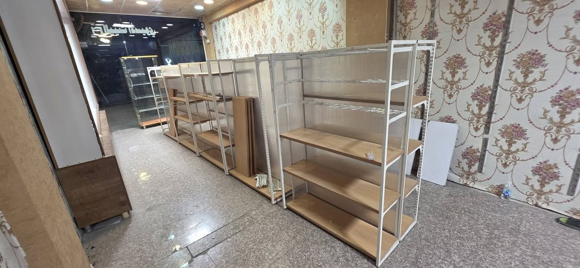 فاترينات  وسطيه ارتفاع ١٥٠ سم × ٦٠سم
تحكم بالارتفاع مع هوكات لعرض المنتجات 
كل متر منفصل عن الآخر  وممكن جمعهم 
متوفر ٥ متر 
للإستفسار ***********
