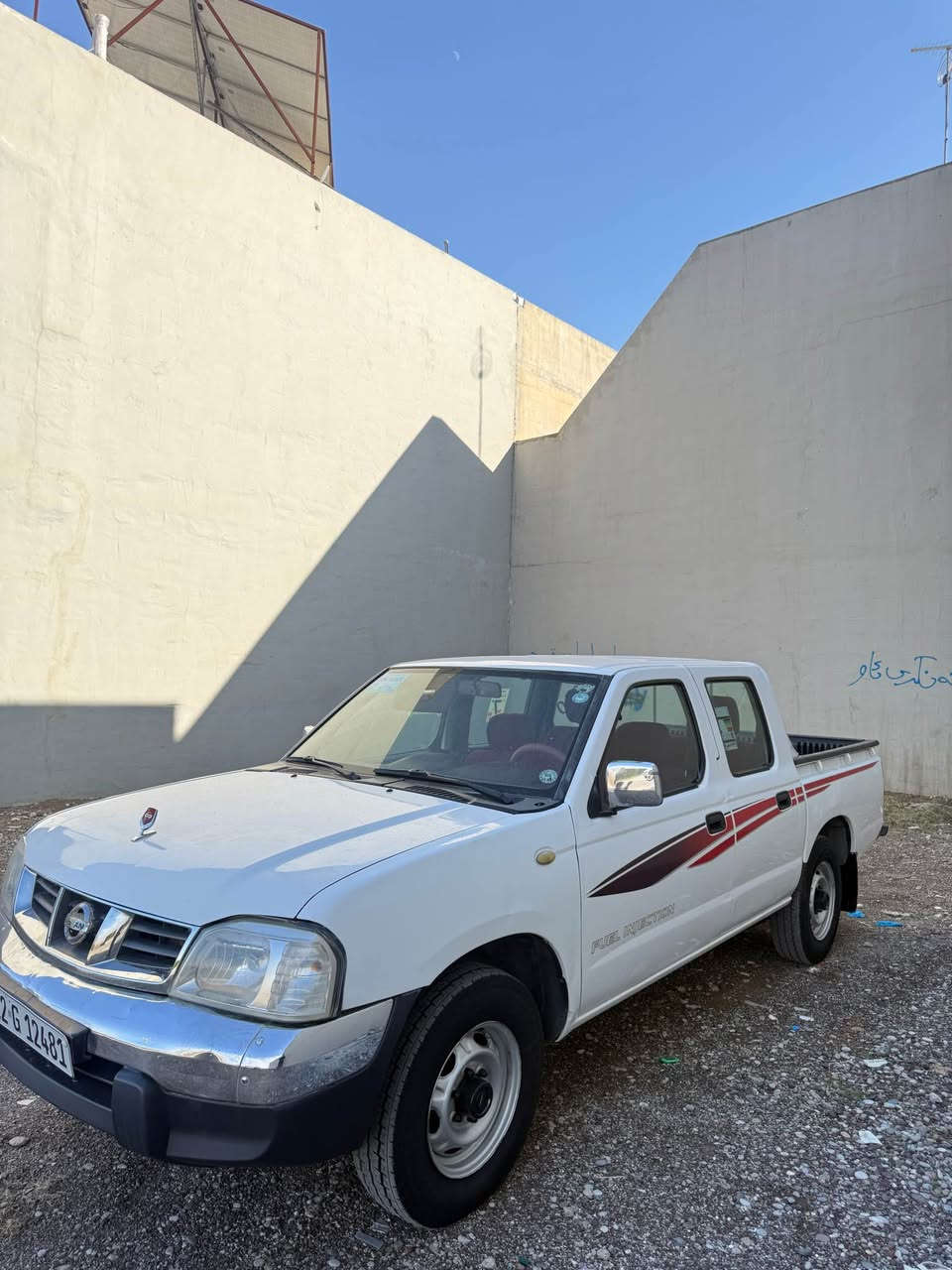 نیسان مۆدیل ٢٠١٠ سەیارەکە ٢ پارچەی سبوخە  زۆر جوان ماوەتەوە مەکینەی نەکراوەتەوە سەنەوی تا ٢٠٣٠ تازەیە بەشەرتی گێرو مەکینەو ئەکسل و تەقە و رەقە یەک دیناری مەسرەف تێدا نیە هەموو شتی لەسەر دەقی بیلادی ماوەتەوە سەیارەکە لە هەولێرە 
نرخی ١١٠
*********** أربيل, العراق
