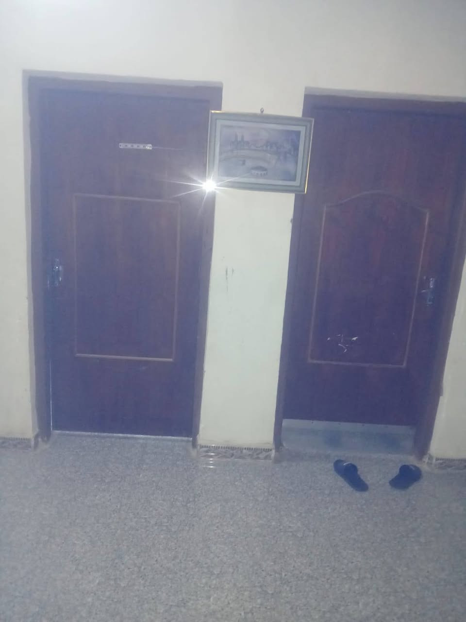 دار للبيع طابقين عكادة بناء جديد     سنة 2018 طابقين الطابق الأول غرفة وبرانية وصالة  ومطبخ وحمام وصحيات الطابق الثاني غرفتين وصالة وصحيات  المساحة 170م واجهة 8 ونص  ونزال 20 اتصال  حي الوحدة خلف شارع الزهور اتصال ***********
