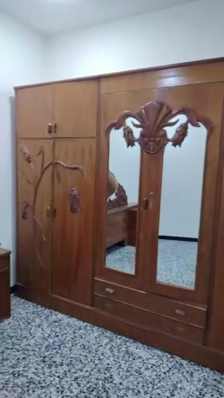 ياالله سلام عليكم غرفه نوم  للبيع 6قطع سعر 500بيا مجال مكان الدوره زراعي العبيدي شراي جي خاص او تصال *********** وهاث فيديو نضيفه
